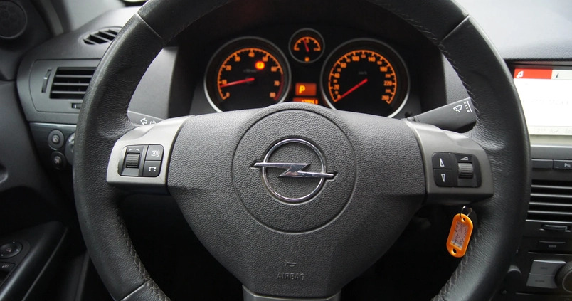 Opel Astra cena 15900 przebieg: 175700, rok produkcji 2005 z Góra Kalwaria małe 277